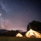 Glamping Bear Spring Eco Retreat bei Nelson in BC bei Nacht